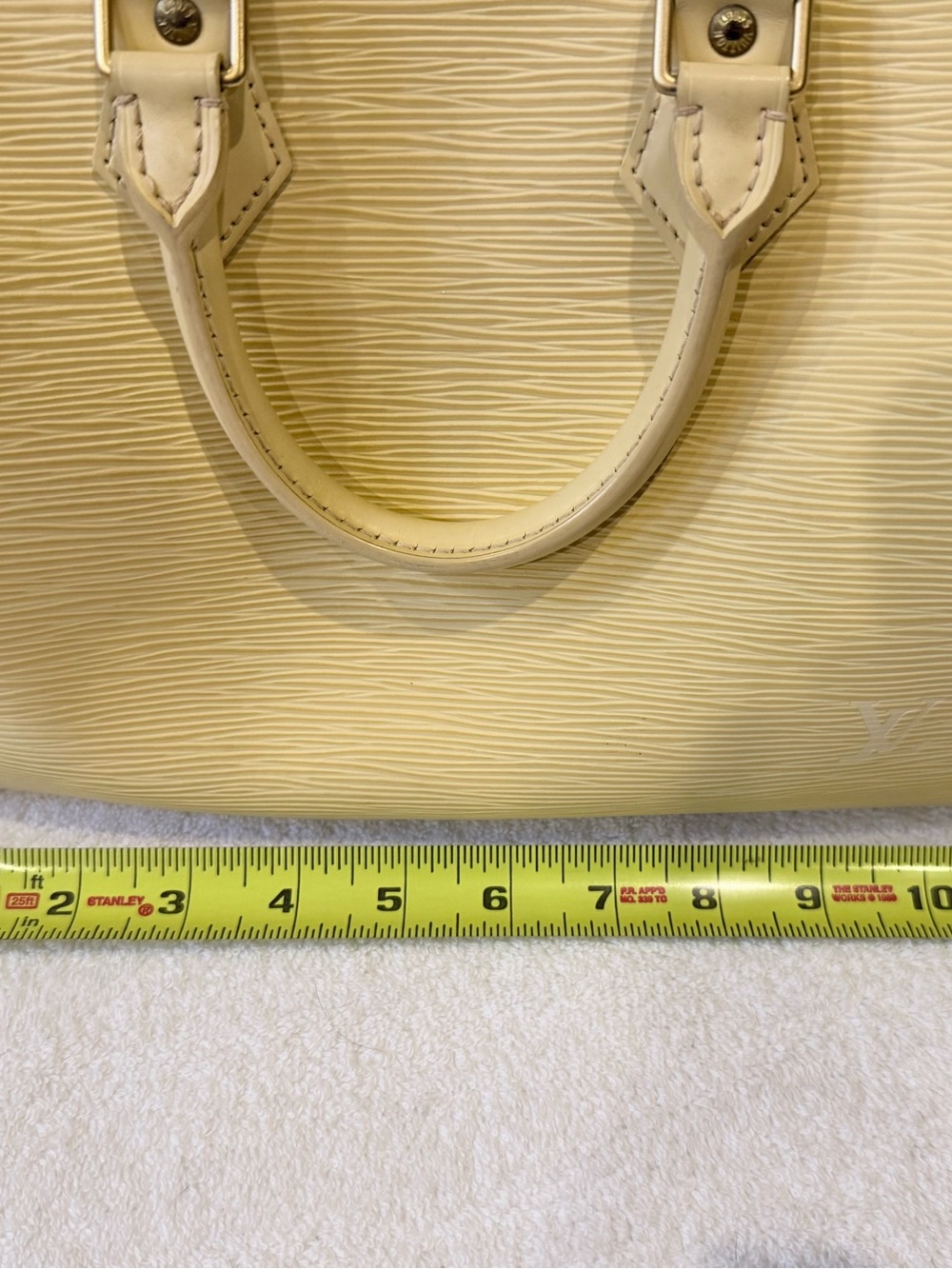 Louis Vuitton Epi Speedy 25 handbag in the color Vanilla - Picture 16 of 16